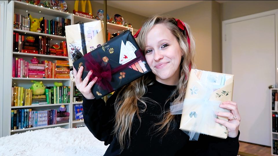 BLIND DATE WITH A 3 BOOK SERIES! 🔎 YA MYSTERY 🎙️ PODCAST ELEMENT 🕵🏽♀️ AMATURE DETECTIVE